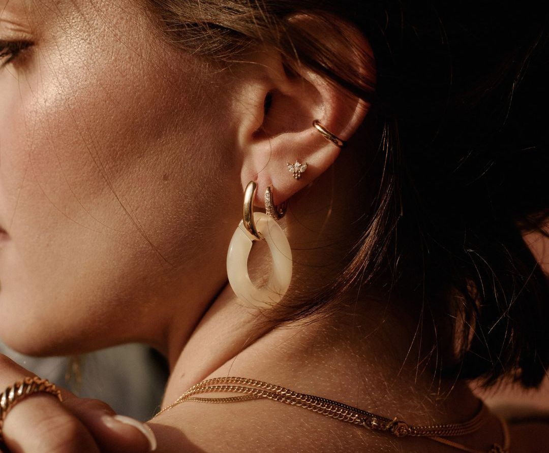 La mono boucle : quand les bijoux se la jouent solo