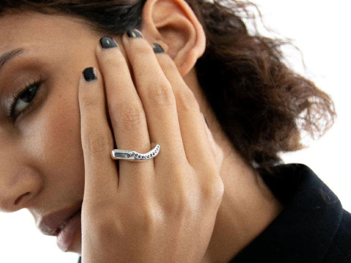 Les bijoux fluides : quand les éléments naturels s’en mêlent
