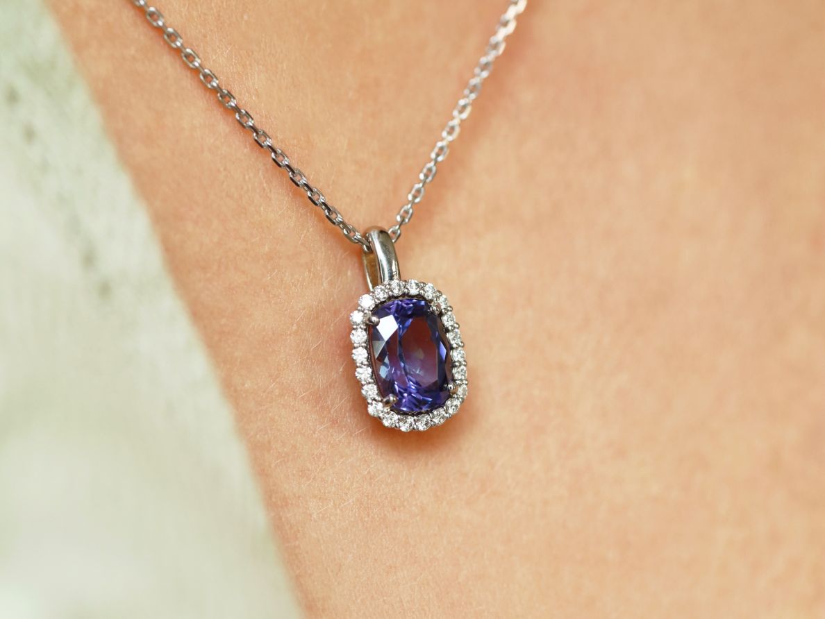 Le saphir : bleu roi, cœur tendre