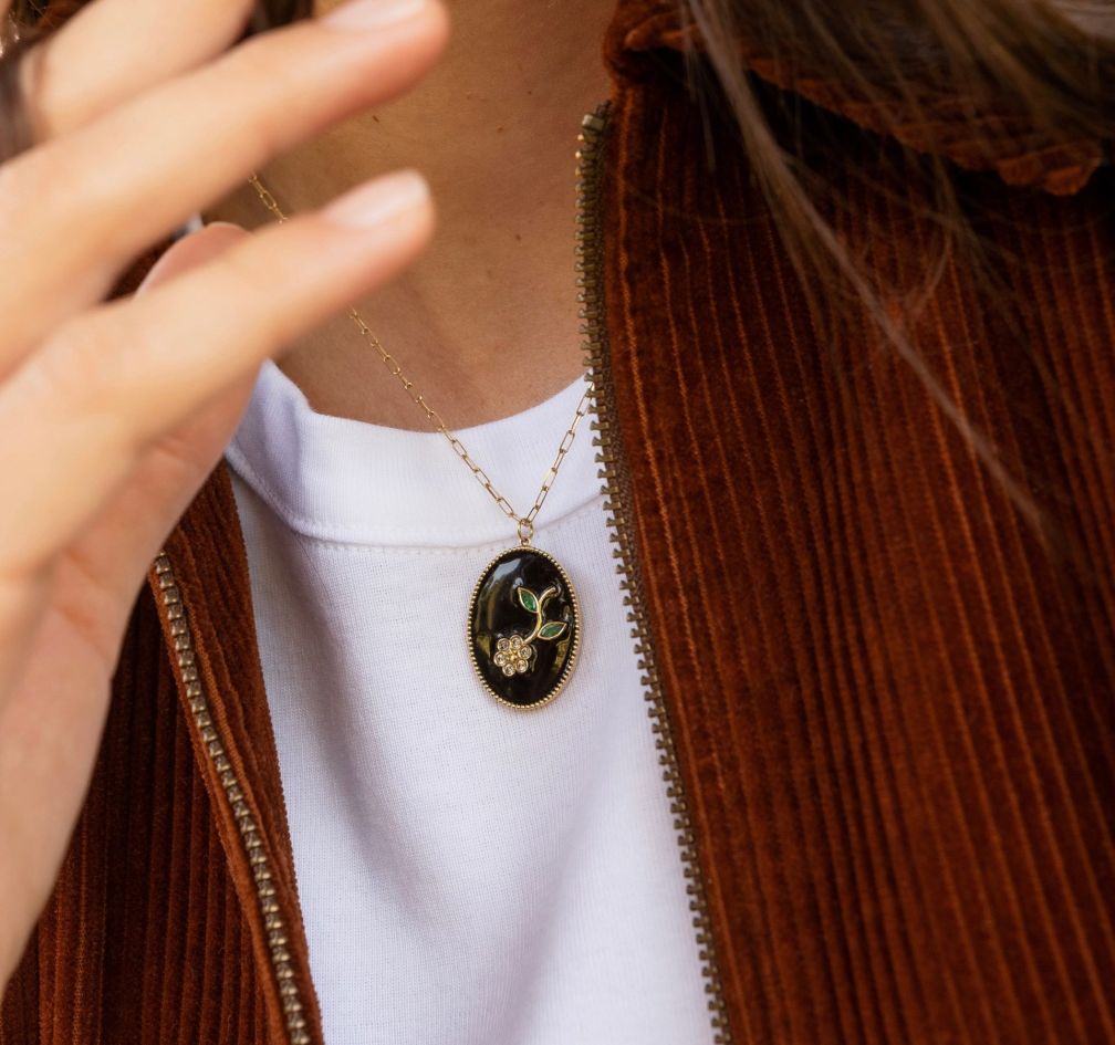 Les bijoux noirs : une tendance qui brille