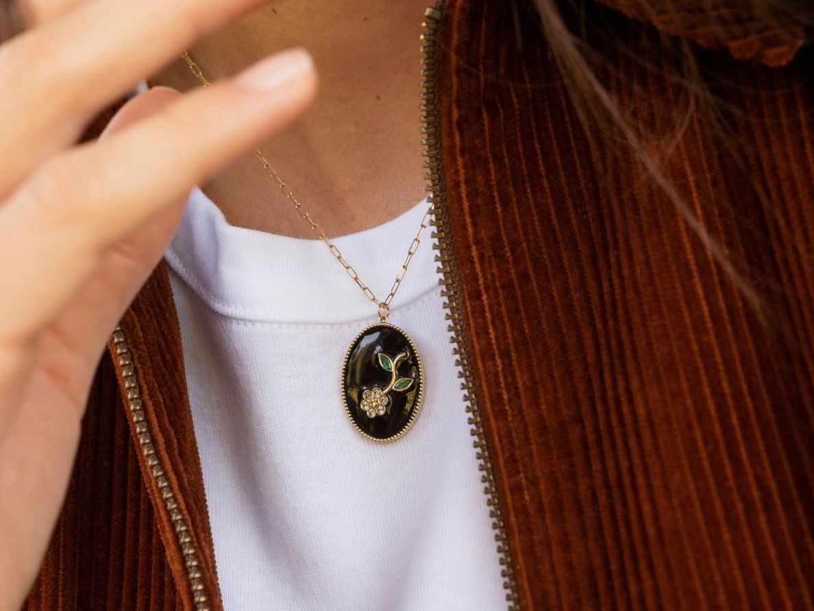 Les bijoux noirs : une tendance qui brille