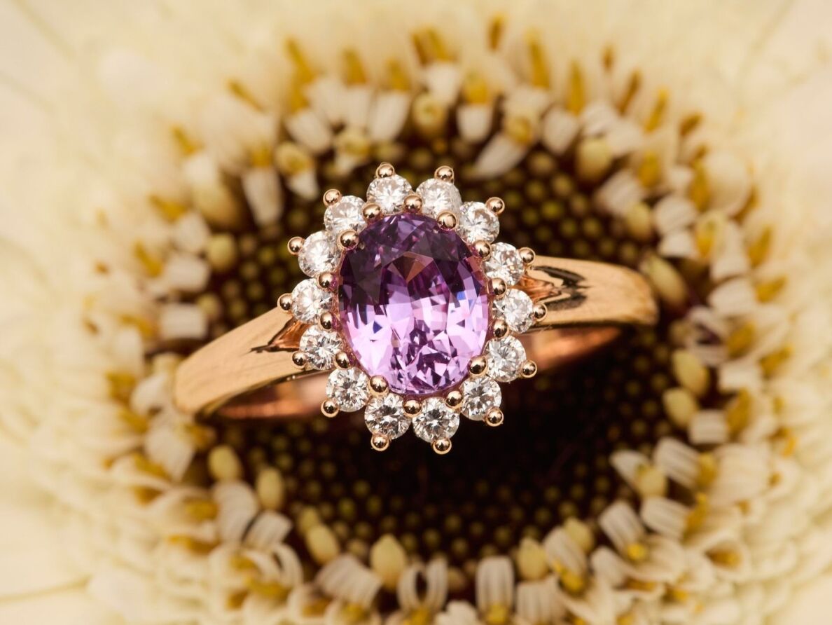 La bague marguerite : un bijou classique qui refleurit sans cesse.