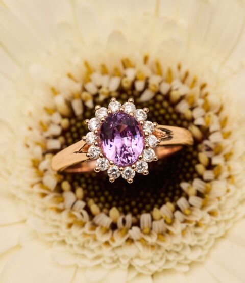 La bague marguerite : un bijou classique qui refleurit sans cesse.