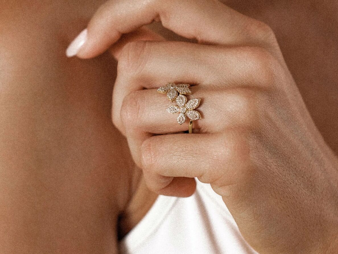 Les bijoux floraux : quand la beauté ne fane jamais 