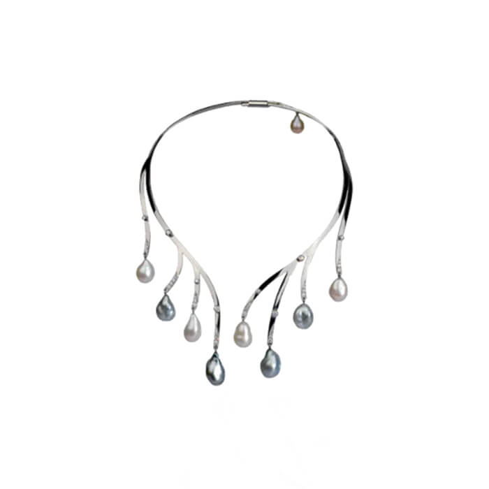 collier-grand-frisson-en-platine-avec-perles-keshi-et-diamants-benedikt-aichele