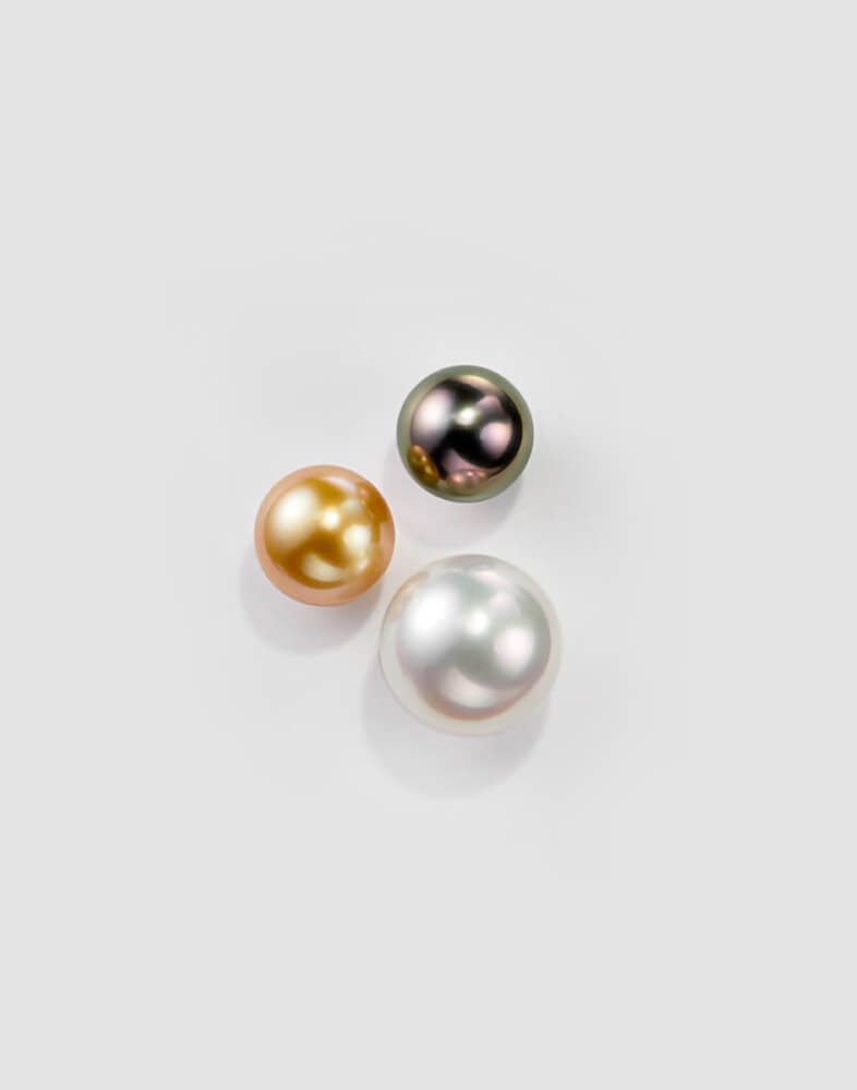Perles rondes blanche, noire et dorée